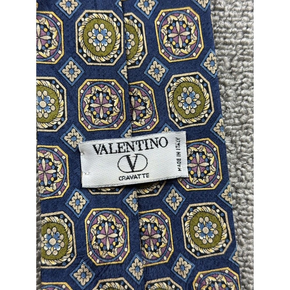 Vintage Valentino Cravatte Neck Tie Men Blue Silk Geometric Medallion Italy Made - Picture 3 of 9
